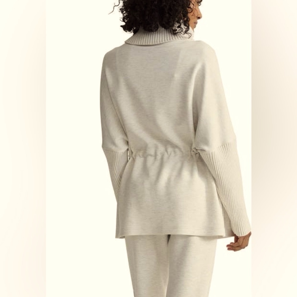 Varley Suffolk Longline Turtleneck Sweatshirt - Picture 2 of 8